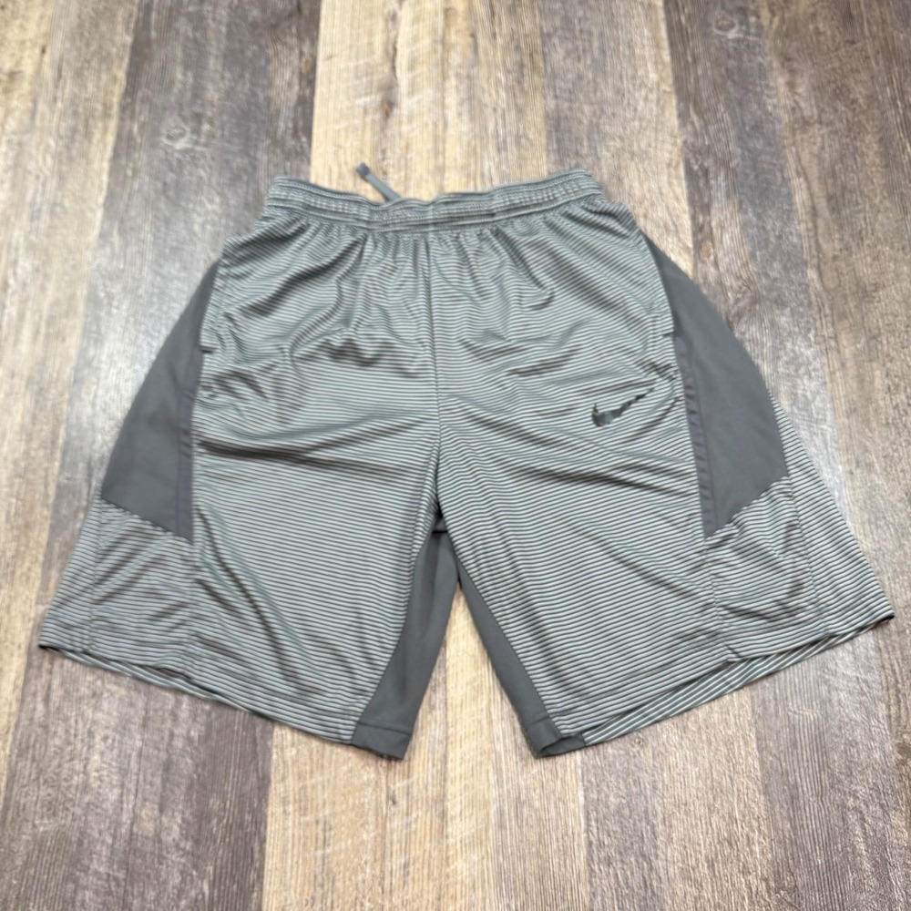 Nike Basketball Shorts Mens Medium Grey Striped Dri-FIT Athletic Gym Training